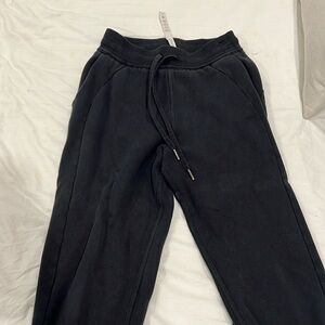 size 4 lululemon scuba joggers